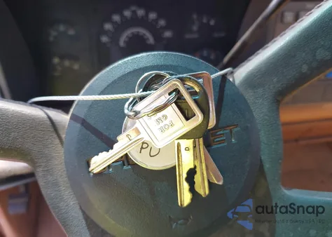 1990 Chevrolet Gmt-400 C1500 from USA, damaged, VIN 2GCEC19K9L1221418